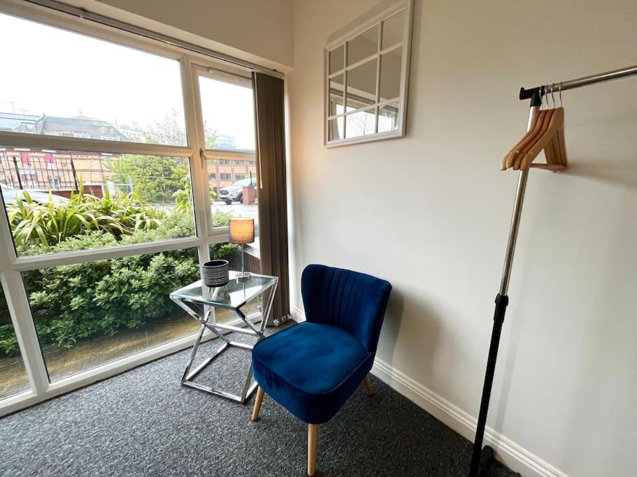 Apartment Lorne Park Road,