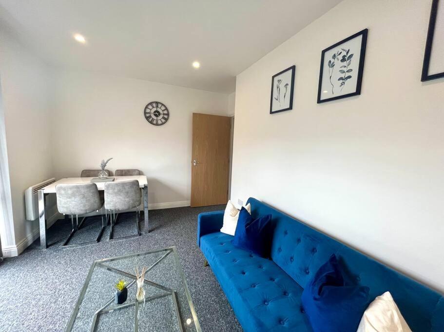 Lorne Park Road, Apartment